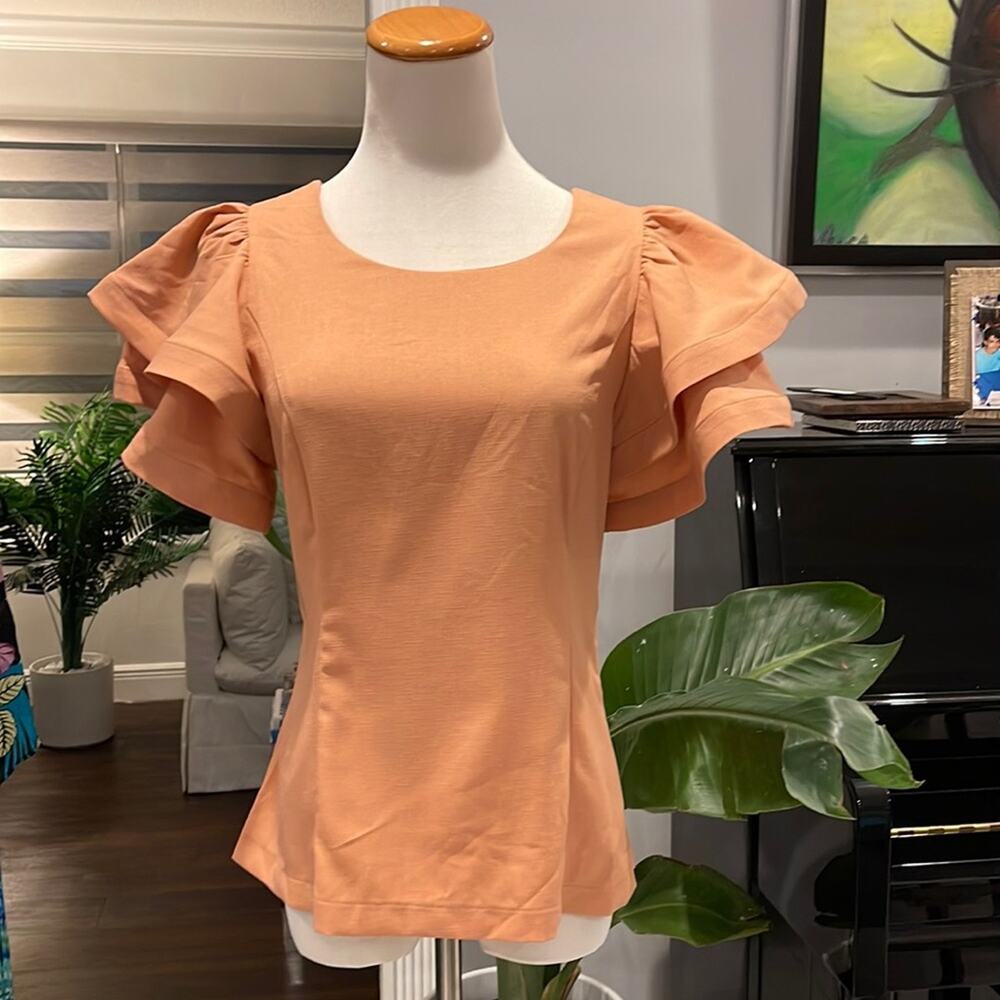 Milk & Honey Blouse with back Bow and pleated Sleeves.